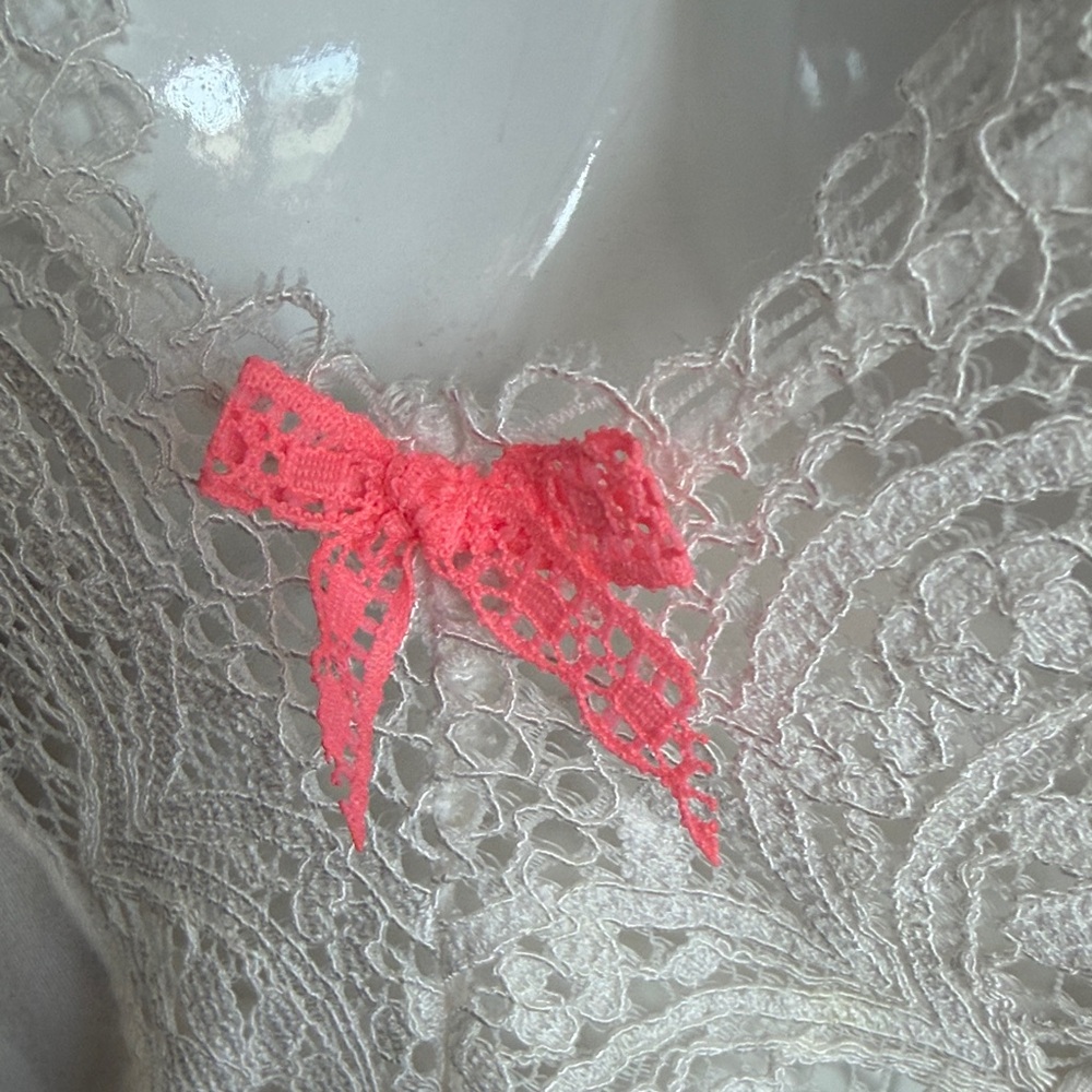 Victoria's Secret Women’s Lace Trim White Sleep Romper Neon Pink Bow Size Medium - Picture 7 of 9